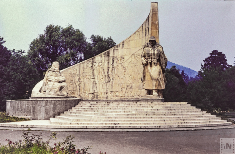 A román katona emlékműve