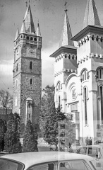 Szent István-torony és a Szent Miklós ortodox templom