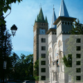 Szent István torony és a Szent Miklós ortodox templom