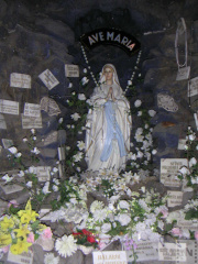 Szűz Mária szobor - Szentháromság templom