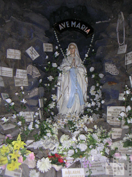 Szűz Mária szobor - Szentháromság templom