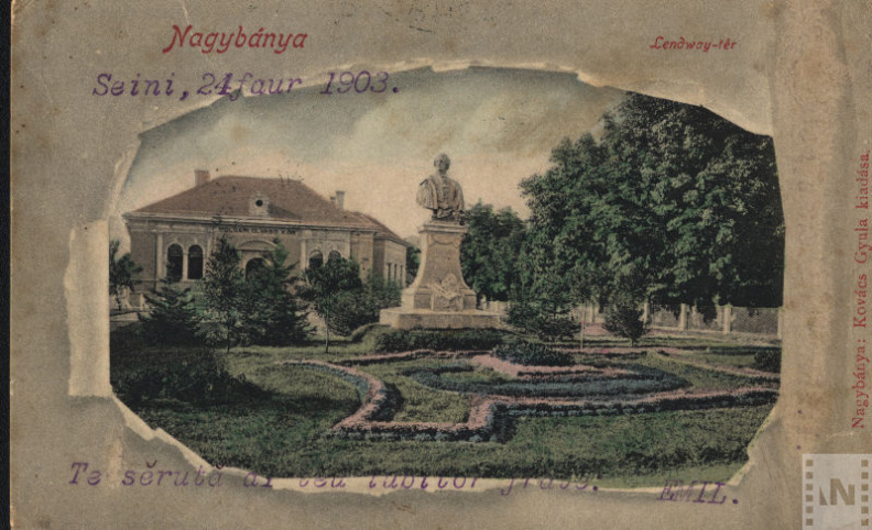 Lendvay szobor és háttérben a Polgári olvasó kör
