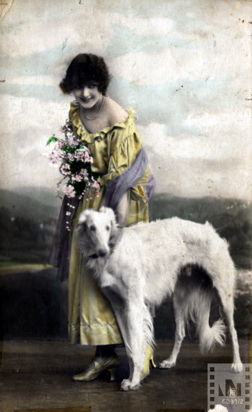 Nő kutyával