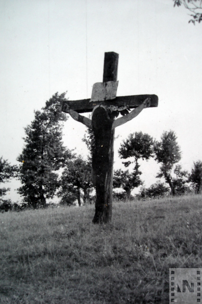 Az új temetői kereszt 1980-ban