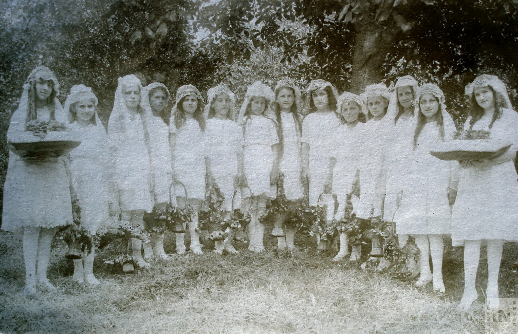 Koszorús lányok 1930