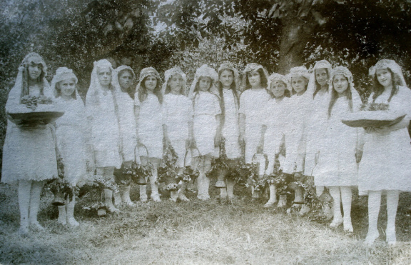 Koszorús lányok 1930