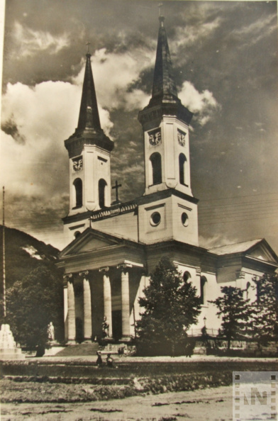 A katolikus templom 1942 ben.JPG