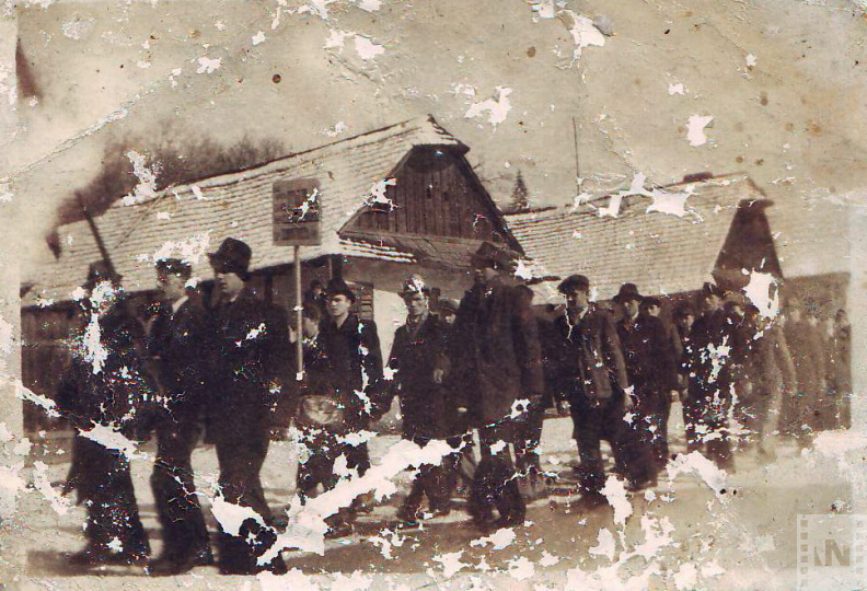 Felvonulás a Fő utcán az 1940-es évek elején