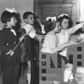 A zeneiskola kis növendékei készülnek a vizsgára - 1958