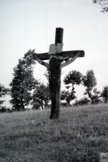 Az új temetői kereszt 1980-ban