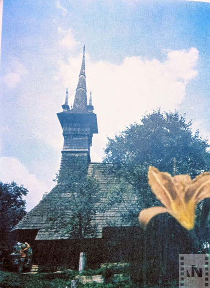 A rogozi fatemplom (a képen), valamint az ieudi, rozályai és jódi fatemplomok az 1717. évi tatárjárást követő nagyszabású népi újjáépítés emlékei