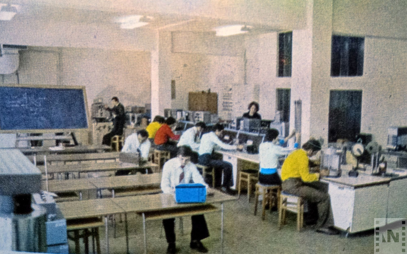 Laboratóriumi óra a Nagybányai Felsőoktatási Intézetben