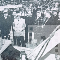 A sujori bánya kollektívája új, saját erőből fejlesztett és gyártott berendezéseket mutat be a főtitkárnak.